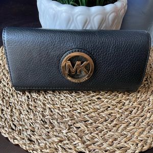 Michael Kors Wallet: gently used, bought at Michael kors outlet. Black with gold